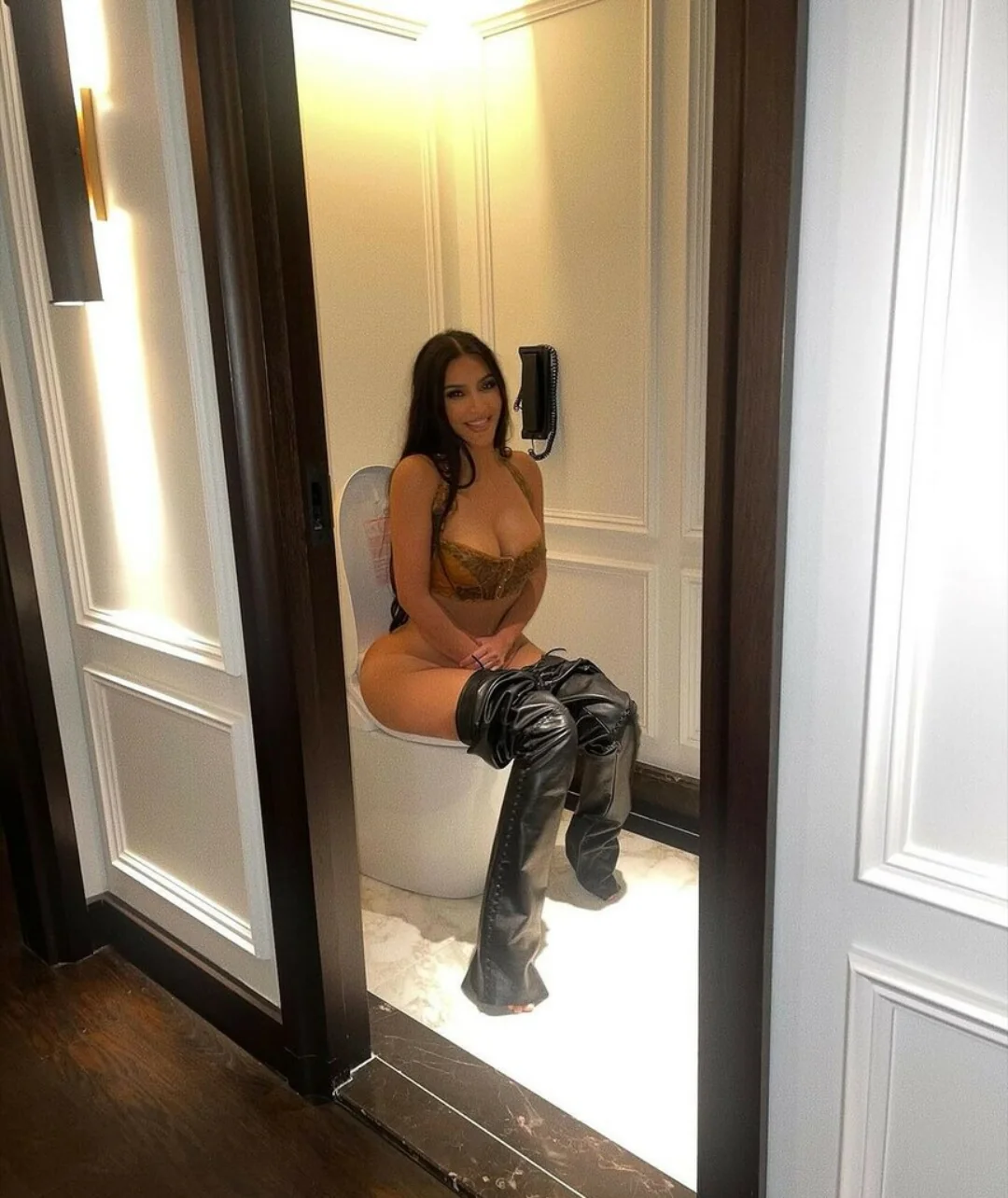 kim-kardashian-v0-6qxgt6ef1ryd1.png