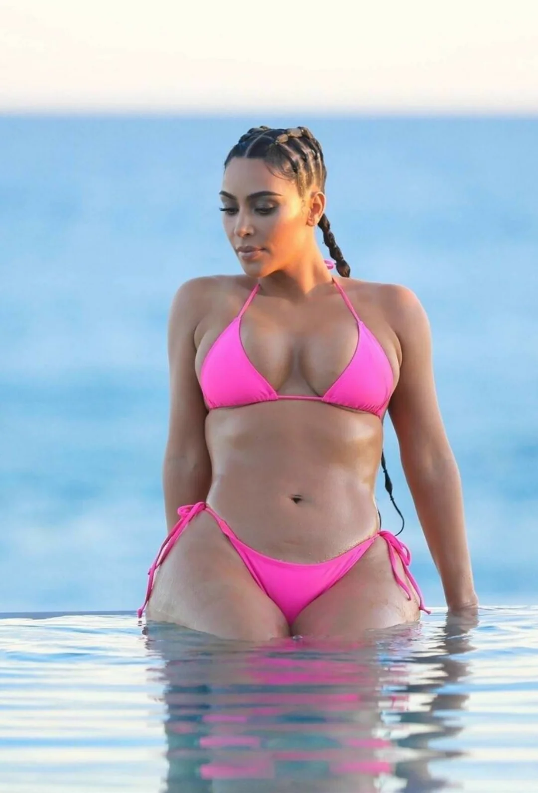 kim-kardashian-v0-m2jhkoqf1ryd1.png